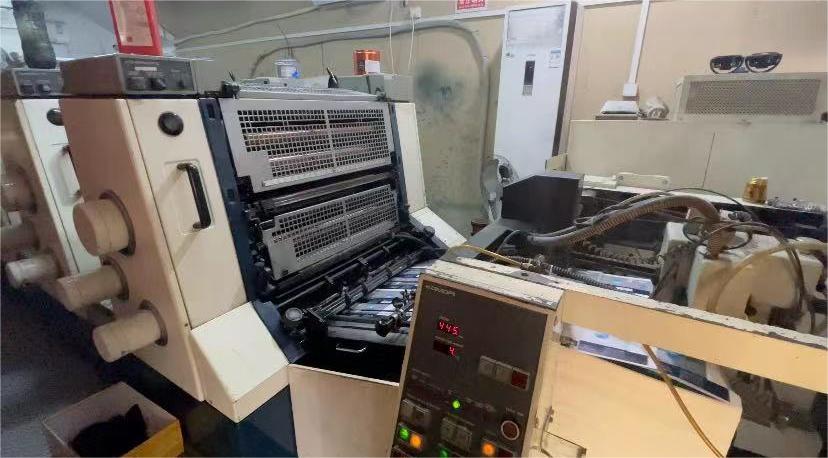 Четырехкрасочная печатная машина